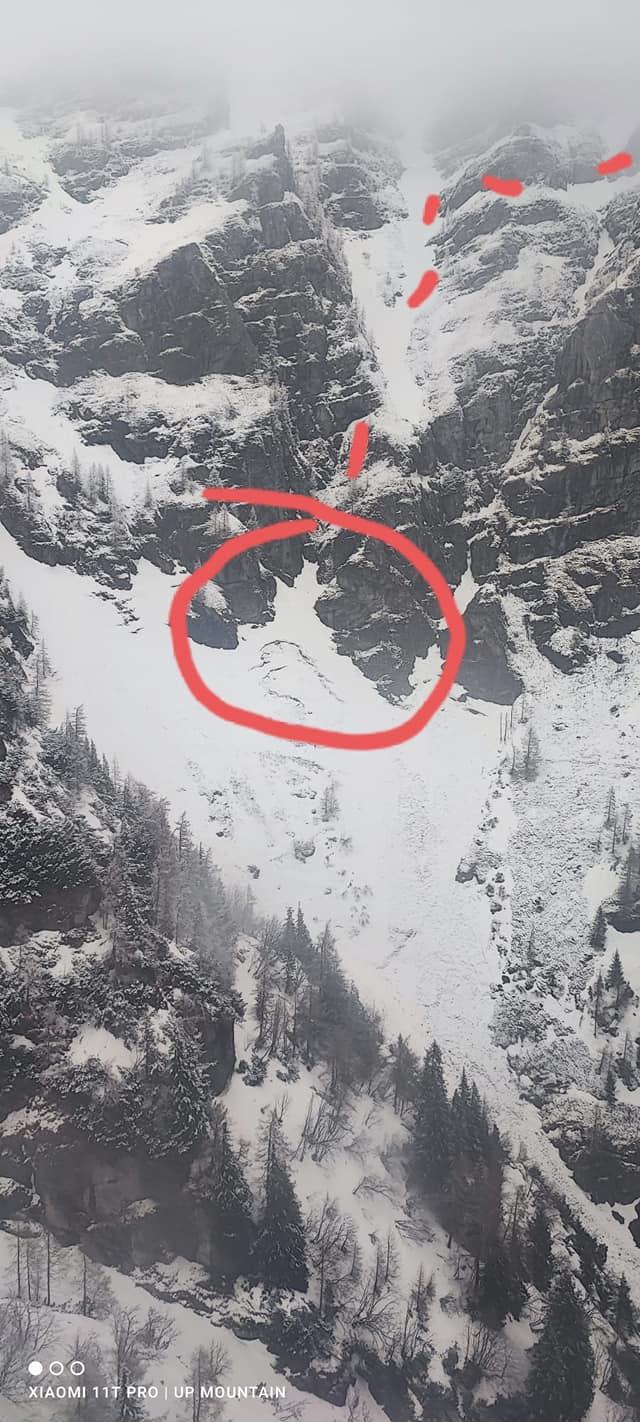 Un gălățean a rămas blocat noaptea, în pantaloni scurți, în Munții Caraiman 18831403