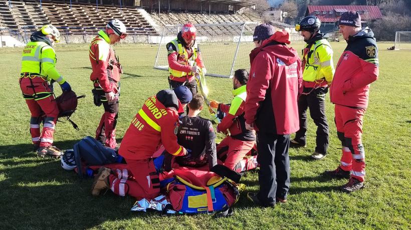 Un gălățean a rămas blocat noaptea, în pantaloni scurți, în Munții Caraiman 18831406