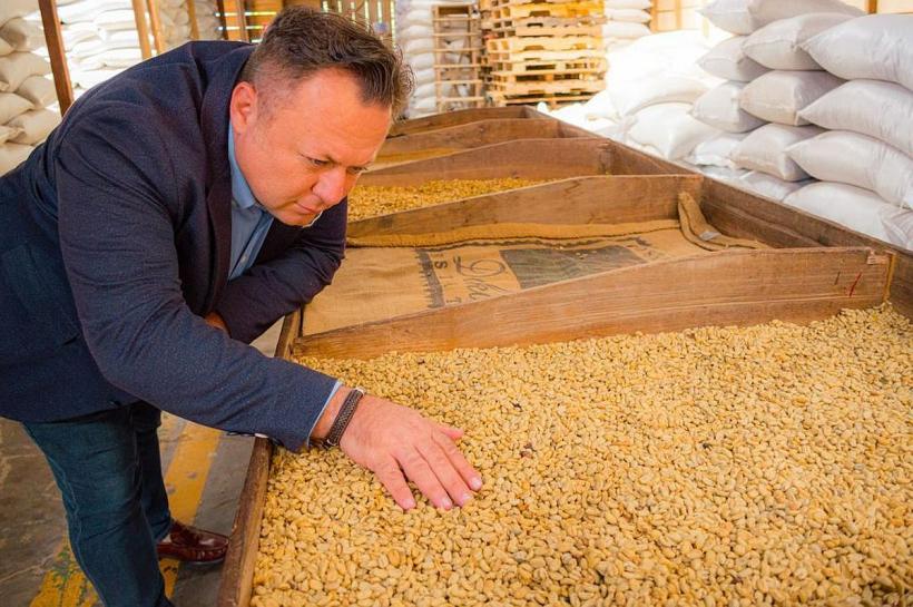 Un român de onoare: Dragoș Dolănescu 18831272