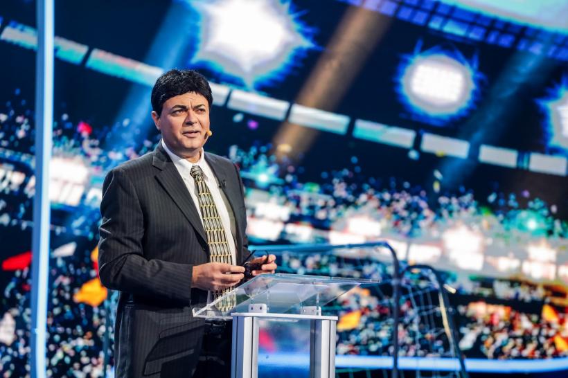 Mâine, de la 20:00, pe Antena 1: Cristi Borcea și Florin Răducioiu, impersonaţi la iUmor de Marcelo Cobzariu şi Șerban Georgevici. Echipa României a fost încurajată de fostul fotbalist înainte de meciul cu Andorra 18831369