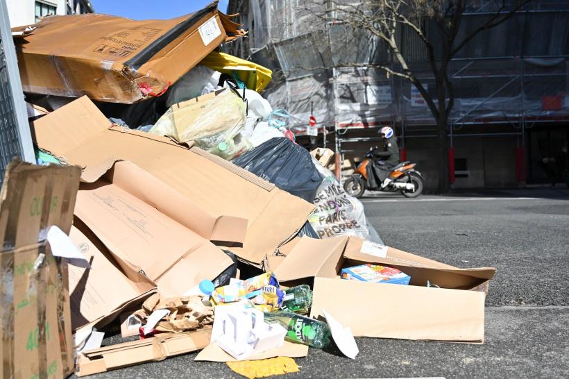 Parisul a devenit orașul gunoaielor! Imagini impresionante cu munții de deșeuri din capitala Franței 18831345