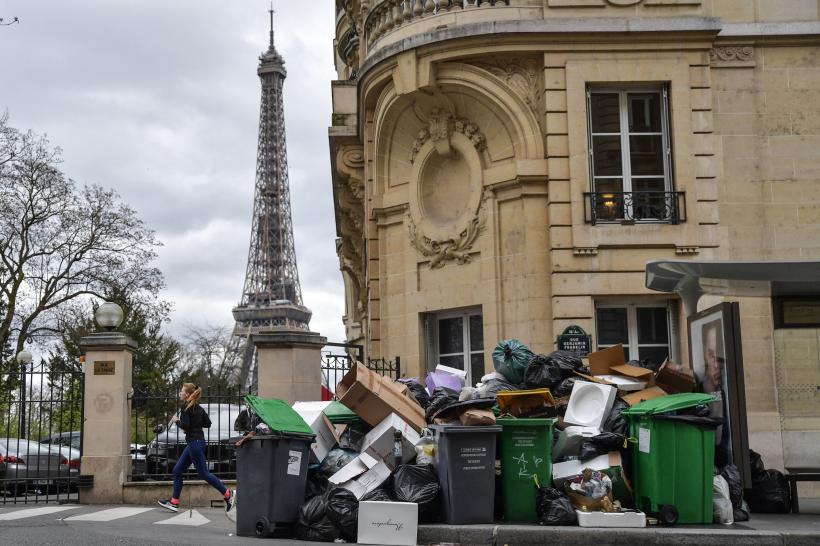 Parisul a devenit orașul gunoaielor! Imagini impresionante cu munții de deșeuri din capitala Franței 18831347