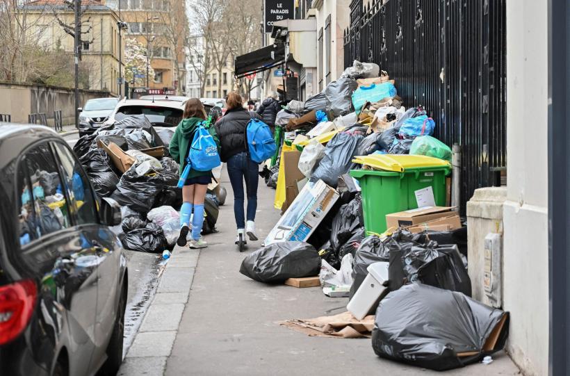 Parisul a devenit orașul gunoaielor! Imagini impresionante cu munții de deșeuri din capitala Franței 18831349