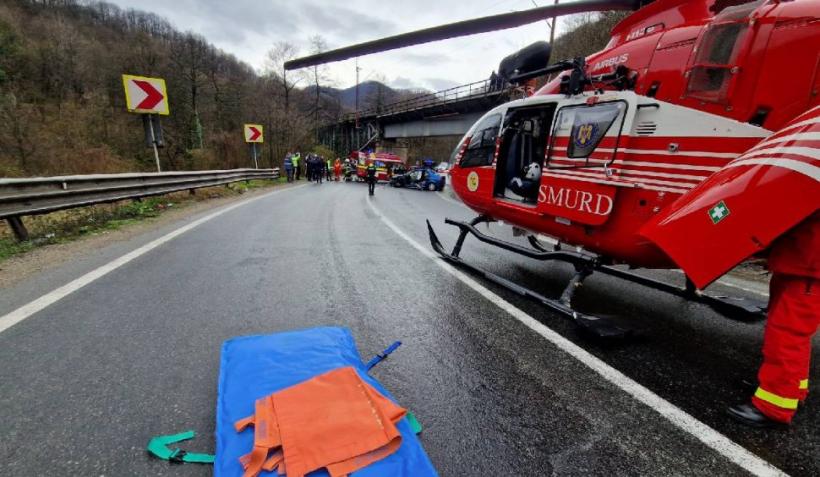 Accident grav pe DN6 în Caraș-Severin.  Două persoane au fost rănite, una fiind încarcerată. A intervenit elicopterul SMURD 18831838