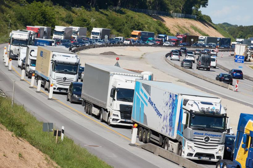Germania, paralizată de greve. Sunt afectate transporturile cu autobuzul, metroul, trenul, vaporul și avionul 18831707