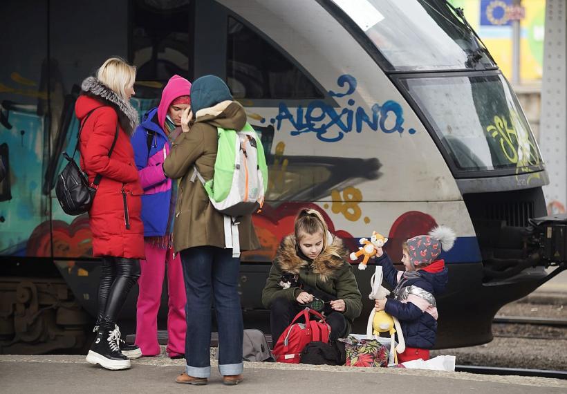 România vrea să reducă masiv sumele alocate pentru refugiații ucraineni și îi trimite la muncă 18831671