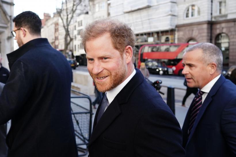 Prințul Harry a ajuns în Marea Britanie pentru un proces cu Daily Mail