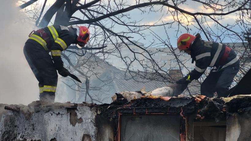 Incendiu devastator la Constanța. Un bărbat a fost găsit carbonizat  18831928