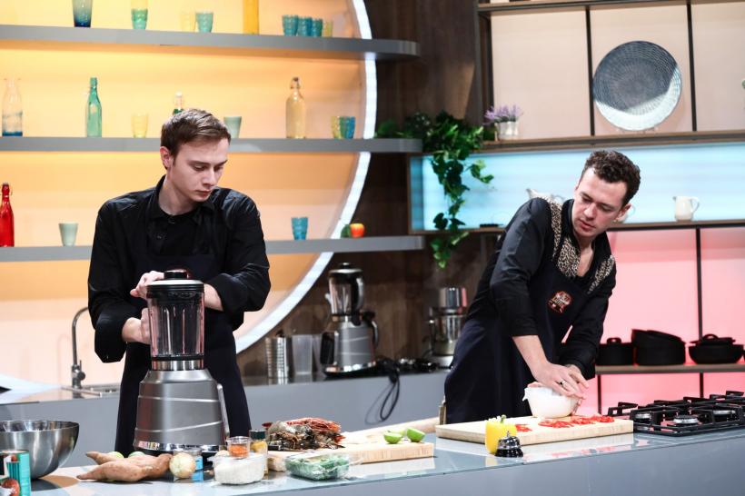 Chefi la cuțite, lider de piață cu prima ediție. Diseară, amuleta e jurizată de Mario Fresh, iar frații Gavril vin la audițiile pe nevăzute 18831979