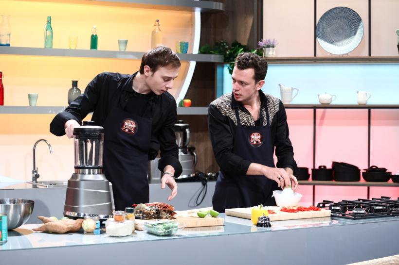 Chefi la cuțite, lider de piață cu prima ediție. Diseară, amuleta e jurizată de Mario Fresh, iar frații Gavril vin la audițiile pe nevăzute 18831981