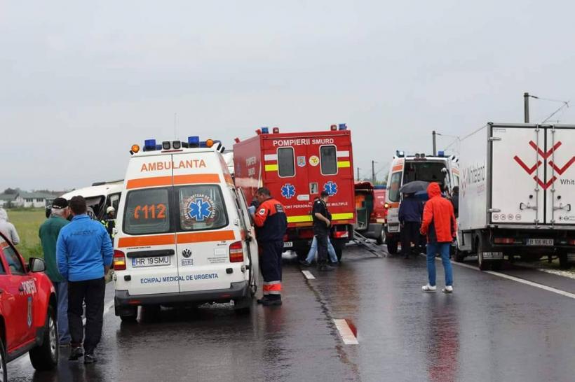 Accident cumplit: Un microbuz a intrat în spatele unui autoturism, în Harghita. 6 femei rănite