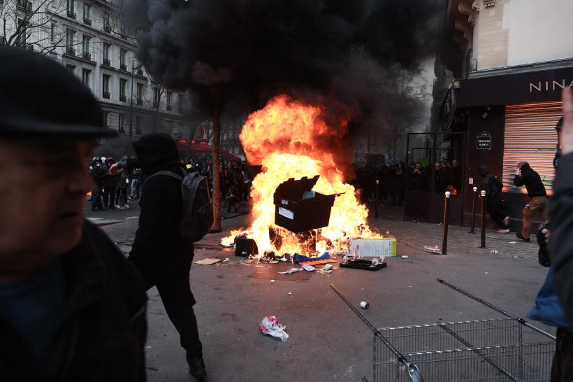 Bilanțul protestelor din Franța: Sindicatele spun că au fost 2,5 milioane de participanți. 175 de jandarmi răniți 18832102