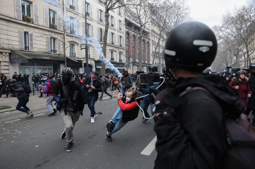 Bilanțul protestelor din Franța: Sindicatele spun că au fost 2,5 milioane de participanți. 175 de jandarmi răniți 18832103