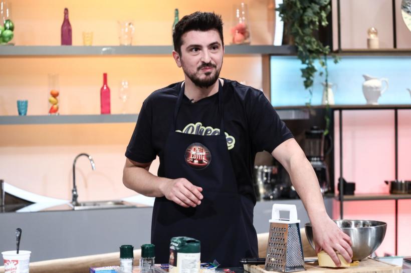 Chefi la cuțite, lider de piață  Diseară: Roxana Blenche, al patrulea Chef la amuletă,  iar Viorica și Ioniță de la Clejani, degustătorii invitați 18832217