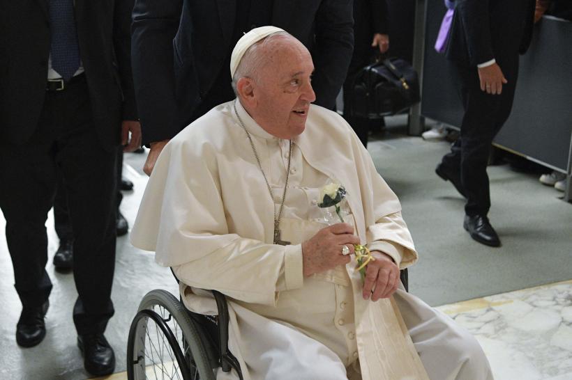 Papa Francisc spitalizat la Roma. De ce a ajuns pe mâna medicilor