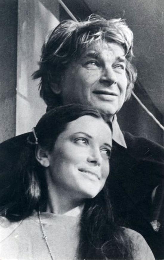 Petale și cioburi din viața lui Nichita 18832365