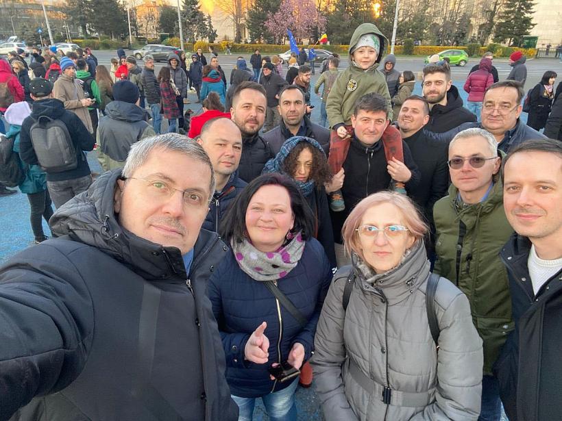 „Scandalul 250.000 de lei” - joc politic  în care USR centrează și dă cu capul 18832386