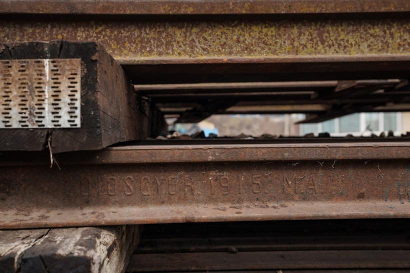 Șinele de cale ferată vechi de peste un secol din Portul Constanța au fost scoase din uz 18832465