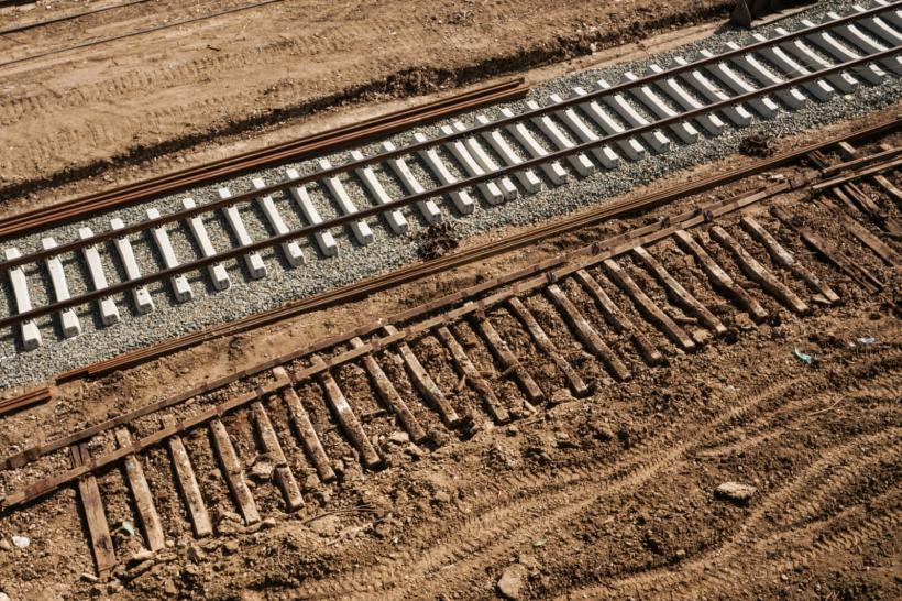 Șinele de cale ferată vechi de peste un secol din Portul Constanța au fost scoase din uz 18832467