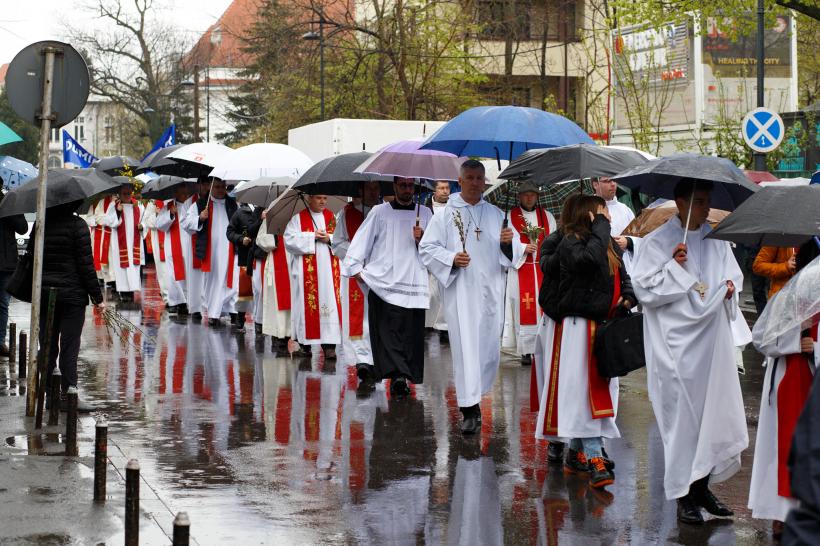 2 aprilie: Arhiepiscopia Romano-Catolică de București organizează procesiunea de Florii pe străzile Capitalei