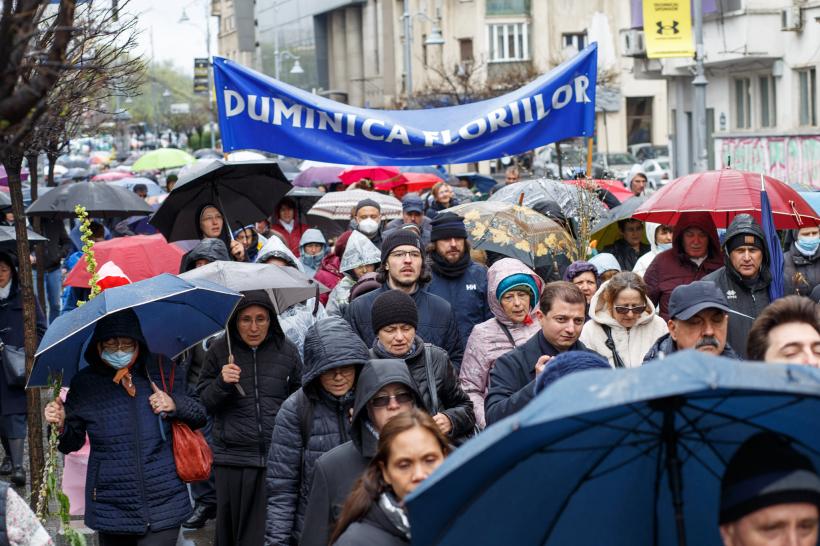 2 aprilie: Arhiepiscopia Romano-Catolică de București organizează procesiunea de Florii pe străzile Capitalei 18832569