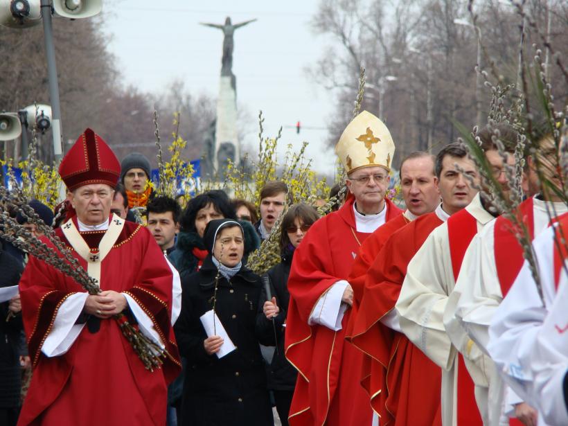 Procesiune tradițională de Floriile catolice pe străzile din București