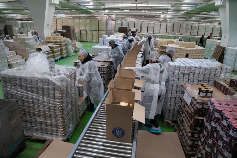 Când ajung pachetele cu alimente la românii vulnerabili. Anunțul făcut de Marcel Boloș 18832800