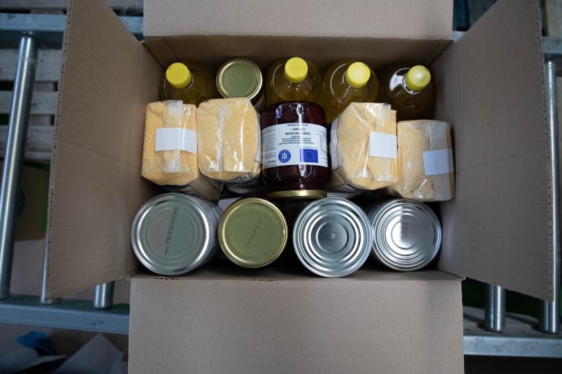 Când ajung pachetele cu alimente la românii vulnerabili. Anunțul făcut de Marcel Boloș 18832801