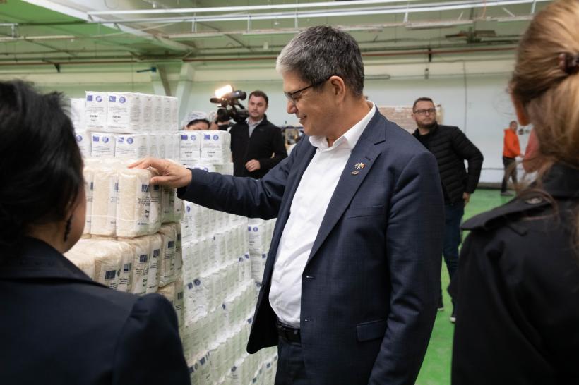 Când ajung pachetele cu alimente la românii vulnerabili. Anunțul făcut de Marcel Boloș 18832802