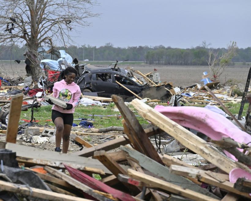 Zeci de morți și de răniți în tornadele din SUA 