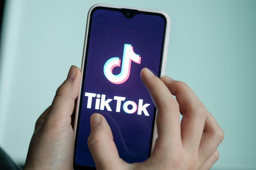 Australia interzice TikTok pe dispozitivele guvernului federal