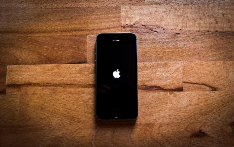 Când ar trebui să-i cumpăr copilului primul telefon mobil inteligent