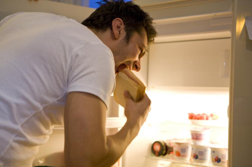 De ce să nu lași deschisă ușa frigiderului. Cum trebuie păstrate alimentele