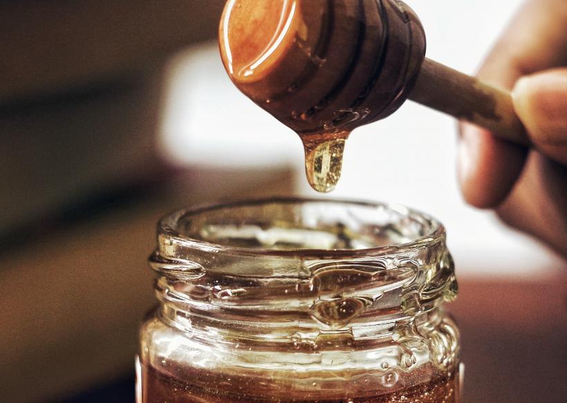 Alertă alimentară: cumperi miere, mănânci sirop de orez 18833018