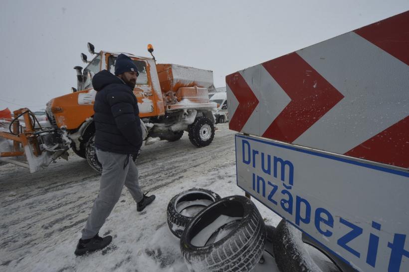 Zeci de oameni, salvați de sub nămeți în Botoșani 18833140