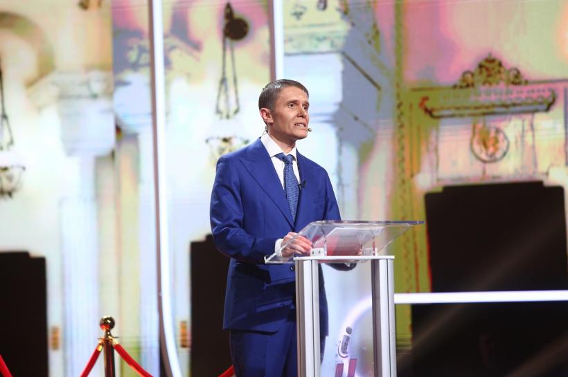 Duminică, de la 20:00, pe Antena 1:Ionuț Rusu, la pupitrul rubricii „Dacă aș fi președinte“: „Aș vrea să lucrez cu domnul Cheloo în campania mea“. Explicația actorului care l-a impersonat pe Klaus Iohannis 18833310