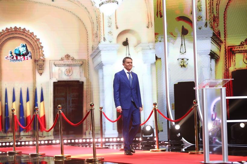 Duminică, de la 20:00, pe Antena 1:Ionuț Rusu, la pupitrul rubricii „Dacă aș fi președinte“: „Aș vrea să lucrez cu domnul Cheloo în campania mea“. Explicația actorului care l-a impersonat pe Klaus Iohannis 18833314