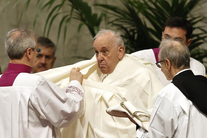 În Joia Mare, Papa a spălat picioarele a 12 tineri deținuți, din mai multe țări, inclusiv România 18833446