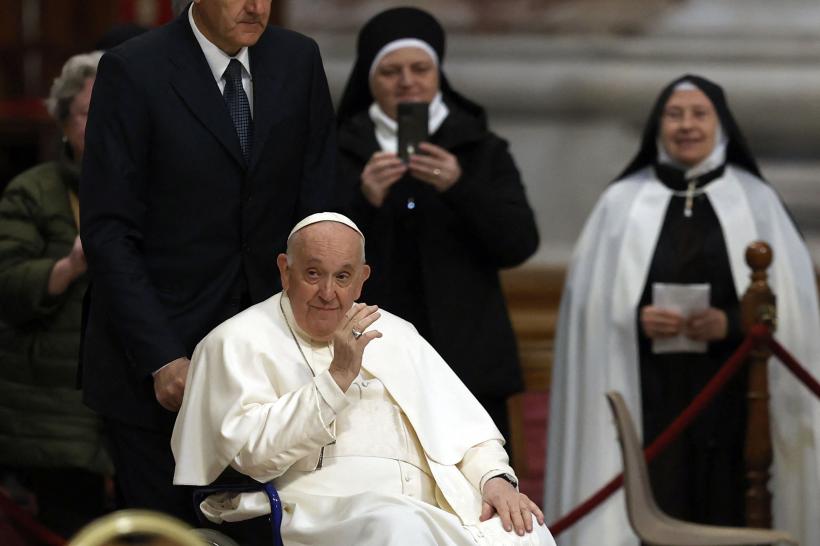 În Joia Mare, Papa a spălat picioarele a 12 tineri deținuți, din mai multe țări, inclusiv România 18833447