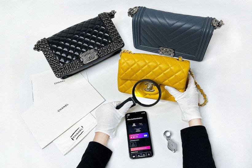 Pe etichetă e vopsit gardul, înăuntru-i leopardul 18833398