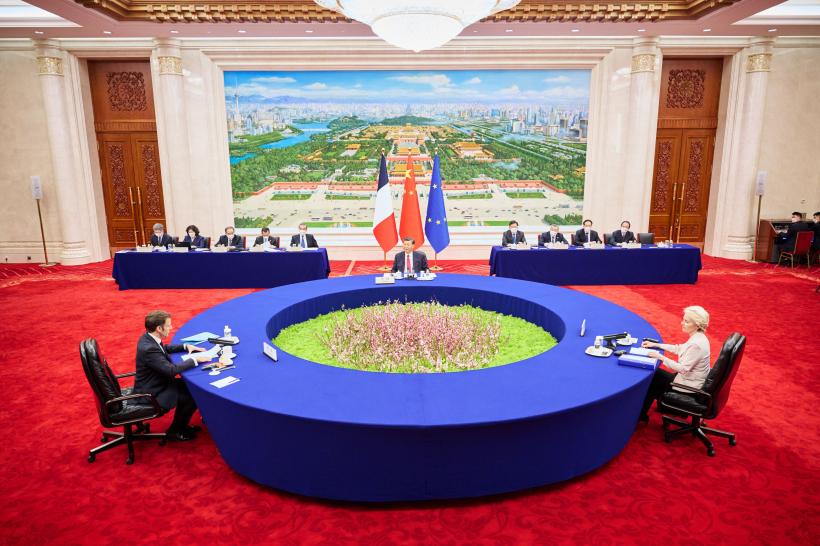 Emmanuel Macron, la ceai cu Xi Jinping: o primire neobişnuit de generoasă  
