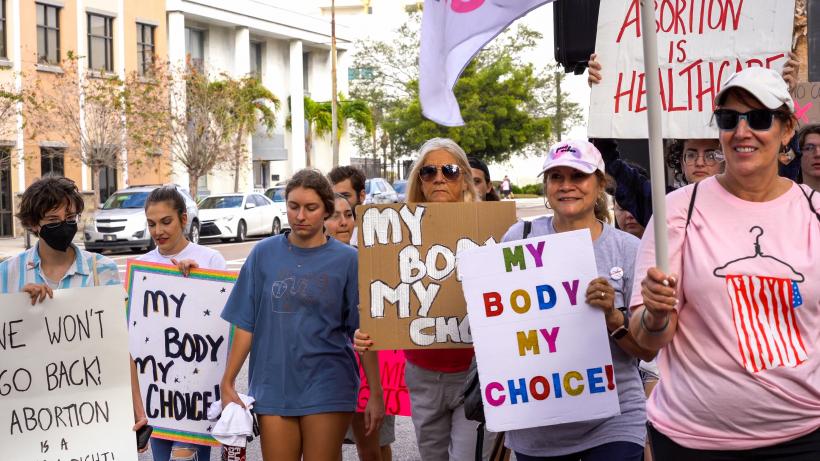 Răzbiul anti-avort continuă în SUA: Un judecător a suspendat aprobarea, veche de două decenii, a unei pastile de avort  18833602