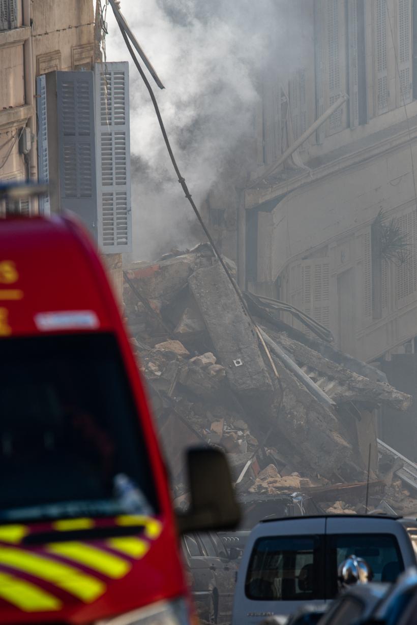 Două cadavre au fost găsite sub dărâmături după explozia unei clădiri din Marsilia  18833808