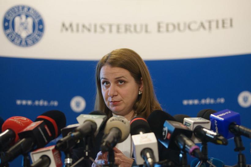 Ministrul Educației vrea ca elevii să fie percheziționați la intrarea în școală