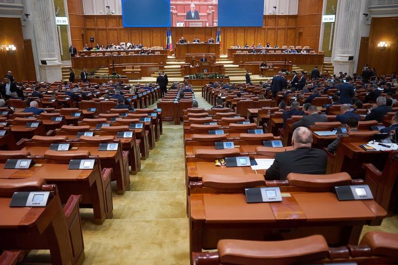 USR se chinuie de doi ani să umble la legea ordinelor și decorațiilor. Miza, retragerea distincțiilor pentru cei condamnați cu suspendare 18833944