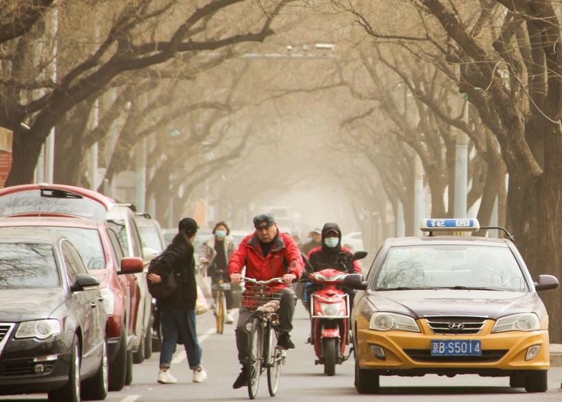 Furtună de nisip în China. Poluarea a atins nivelul periculos la Beijing!