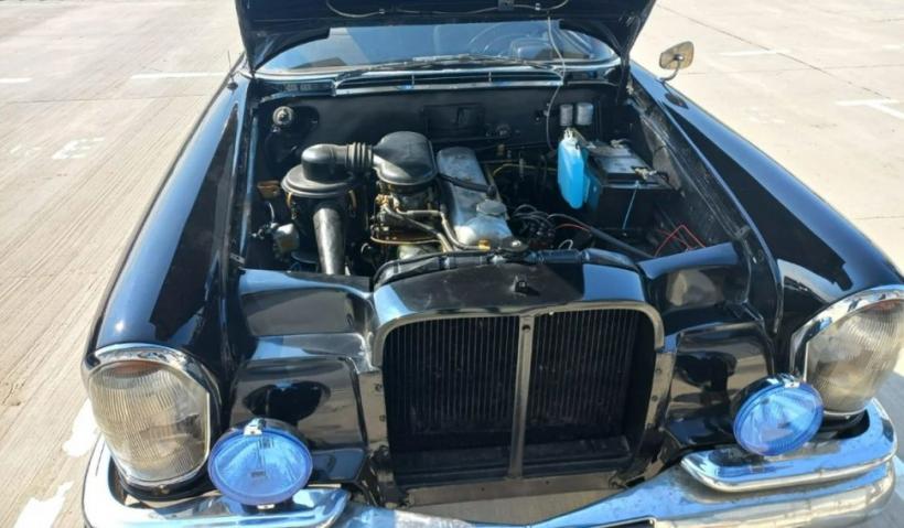 O mașină care i-a aparținut lui Nicolae Ceaușescu așteaptă ITP-ul pentru a fi pusă în circulație 18834050