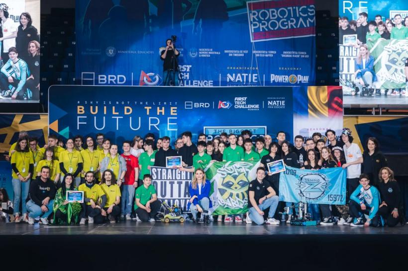 3 echipe de elevi români pleacă la Campionatul Mondial de Robotică FIRST din SUA! România este campioana en-titre! 18834491