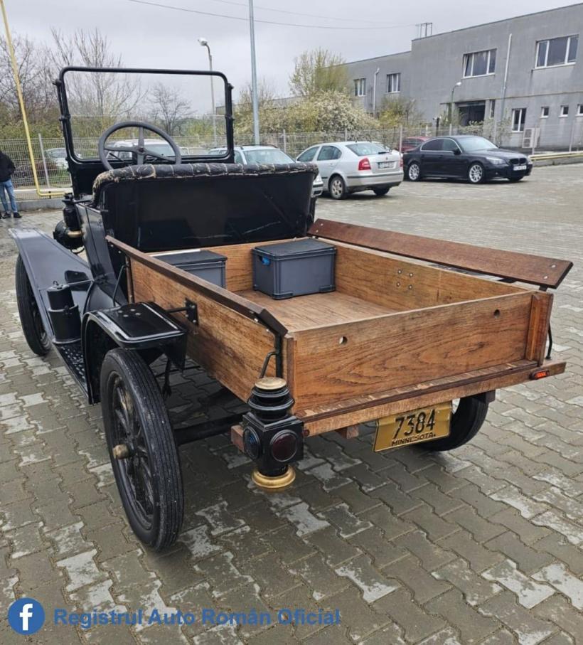 O mașină foarte rară de colecție, fabricată în anul 1914, adusă la RAR. „Ocazia de a putea vedea o mașină veche de peste 100 de ani și de a-i auzi sunetul motorului este o onoare pe care puțini o au” 18834401