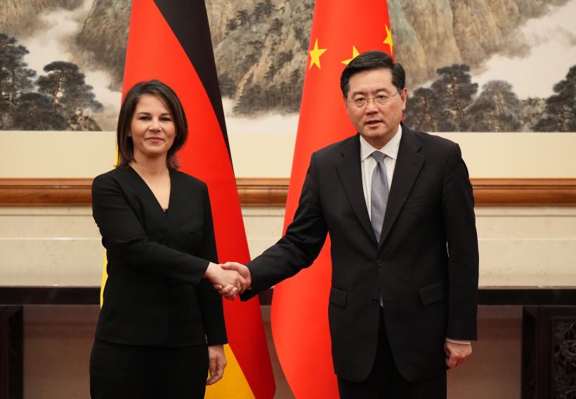 Întâlnire chino-germană. Beijingul spune că nu va livra arme Rusiei pentru conflictul din Ucraina. Annalena Baerbock, criticată la Berlin
